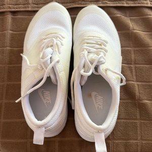 Womens size 7 Nike white Nike tennis shoes